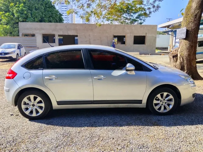 Citroen C4 GLX 2.0 Flex 16V 5P Aut. 2011