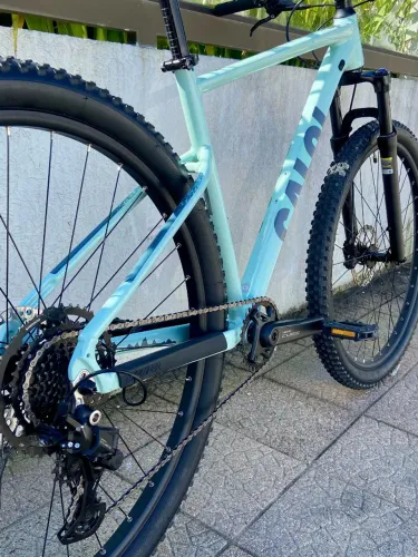 Bicicleta Caloi Explorer aro 29 | Shimano Cues 9v | Freios Hidráulicos