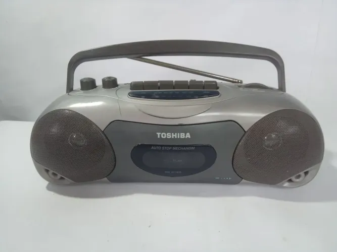 Radiogravador Toshiba RG 8129 (revisado).