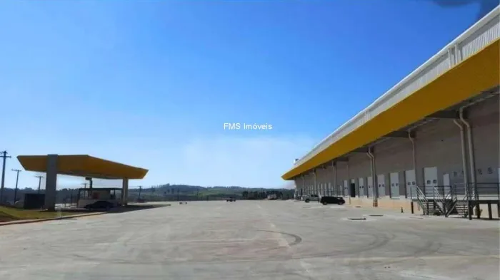 Galpão comercial para locação em Cabreúva-SP, bairro Jacaré: 3 salas, 8 banheiros, 12 vaga