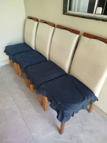Vendo 4 cadeiras para mesa de jantar
