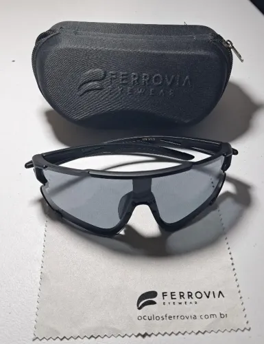 OCULOS ESCUROS