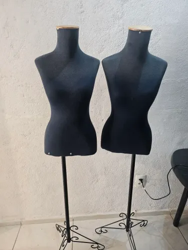 Manequim Feminino Acinturado com Base de Ferro - Excelente Estado
