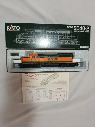 Locomotiva Kato SD40-2 SEMINOVA,, escala HO.