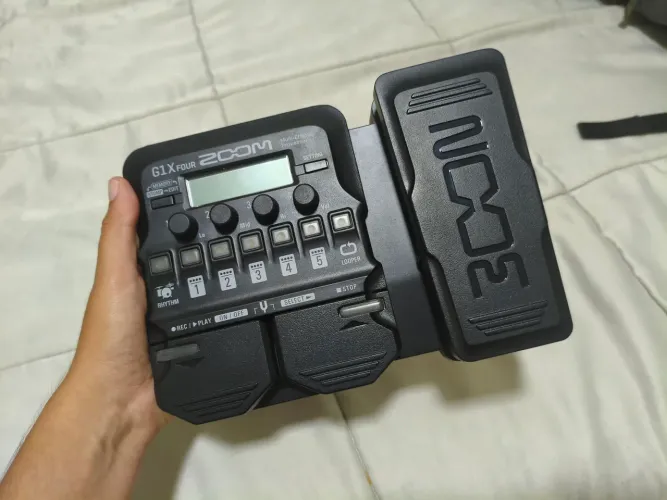 Pedaleira Zoom G1X Four
