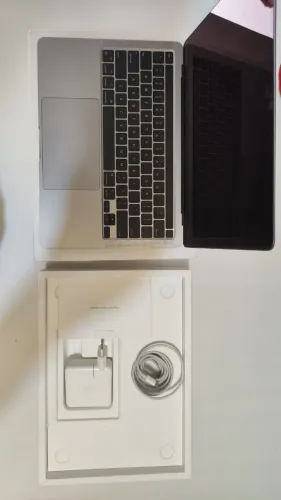 MacBook Pro 13? M2 (2022) - 512GB SSD | Praticamente Novo