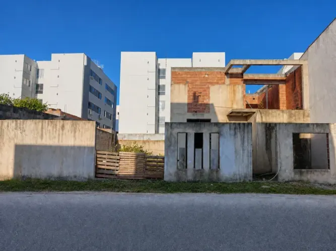 Casa Espaçosa 195m² em Condomínio Fechado 5 quartos 3 banheiros (Em Fase de Acabamento!)