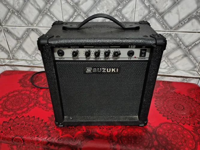 Caixa pra guitarra iniciante é pequena