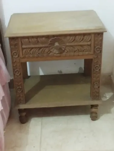 Mesa de cabeceira antiga