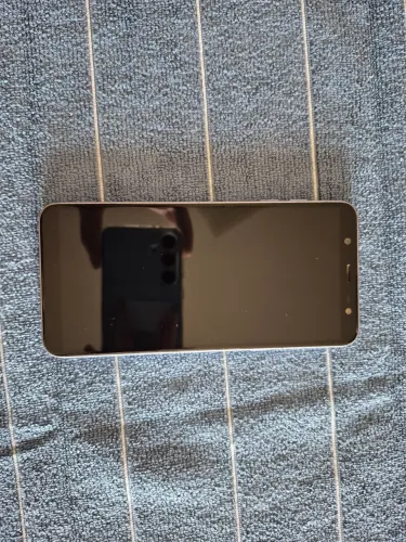 Samsung J8
