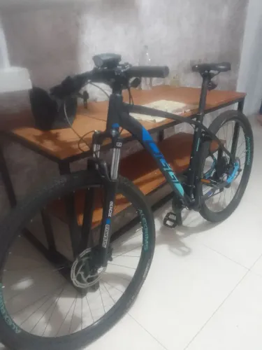 Vendo bicicleta seminova oggi 7.1big wheel tamanho aro 29 tamanho do quadro 19