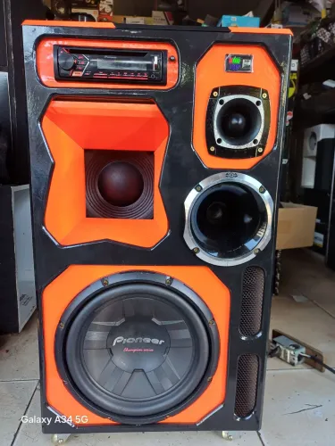 Vendo 1 caixa bob su 12
