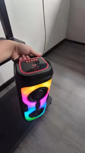 Caixa de som Bluetooth portátil com bateria de longa duração e iluminação ambiente RGB