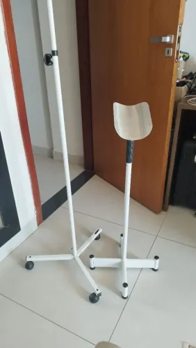 Suporte pra soro c/ apoio de braço