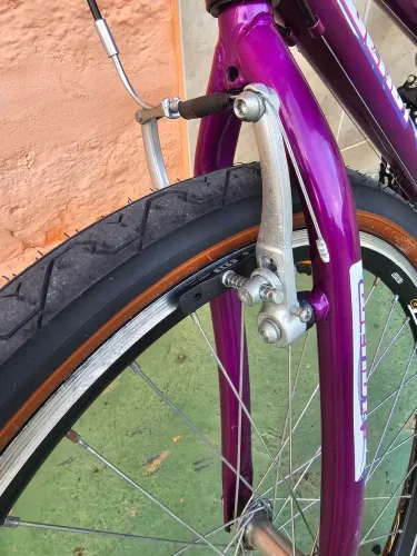 Vemde uma Bicicleta Aro 24,semi nova. 