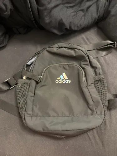mochila pequena adidas