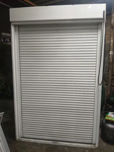 Vende-se essa porta