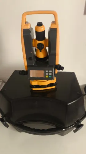 Teodolito Digital CST/Berger DGT10 com Tripé e Mira
