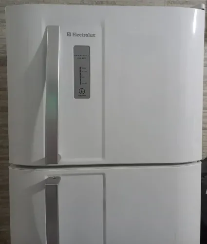 Geladeira Electrolux Frost Free DF36A - Com Defeito no Motor (Ótimo Estado Estético)