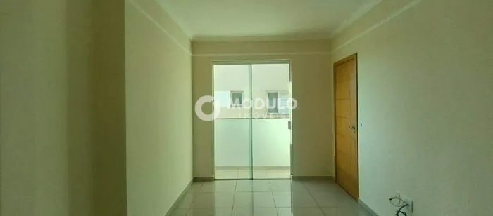 Apartamento disponível para locação no bairro Santa Mônica.
