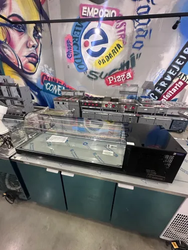 Vitrine sushi 1.5M preta Gelopar