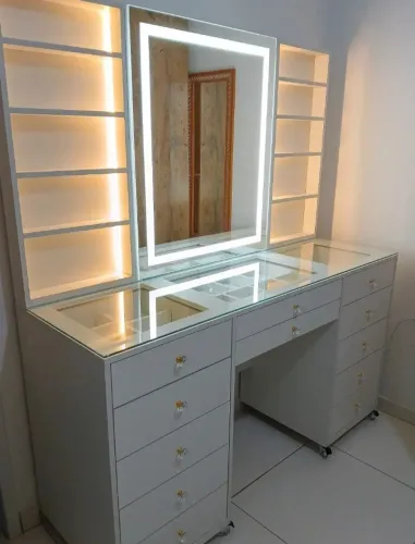 Penteadeira Front Led Com Nichos Laterais/Rodízio L 1.50 M