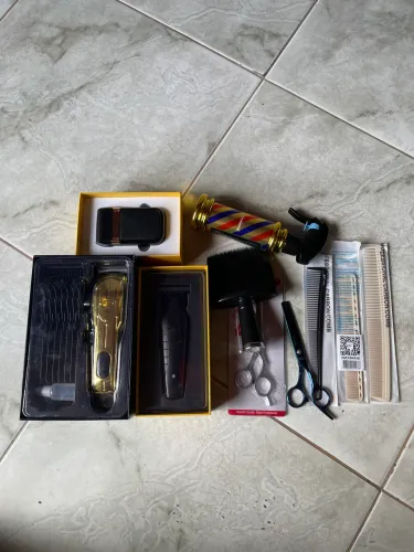 Vende-se kit de máquina de cortar cabelo completo