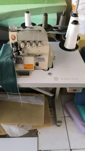 Máquina de costura Singer