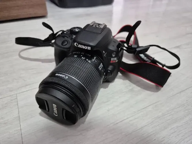 Câmera Canon EOS Rebel SL1