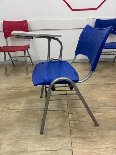 Cadeiras com Prancheta - Ótimo Estado