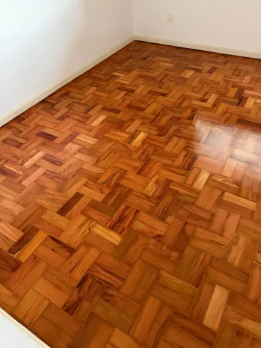 Venha renovar seu piso antigo deixamos novos com apenas a restauração.