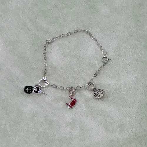 Pulseiras de prata com pingente: 2 por R$40