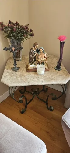 Mesa com tampo de mármore