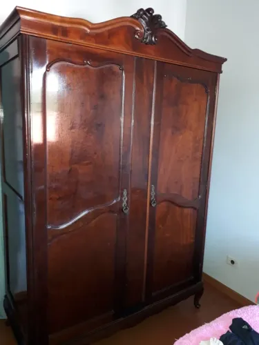 Guarda roupa colonial