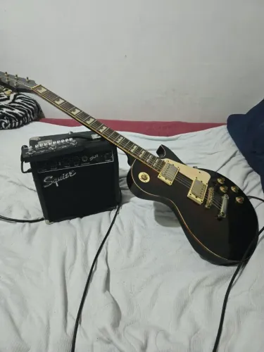 Kit Guitarra Les Paul + Pedaleira Cuvave
