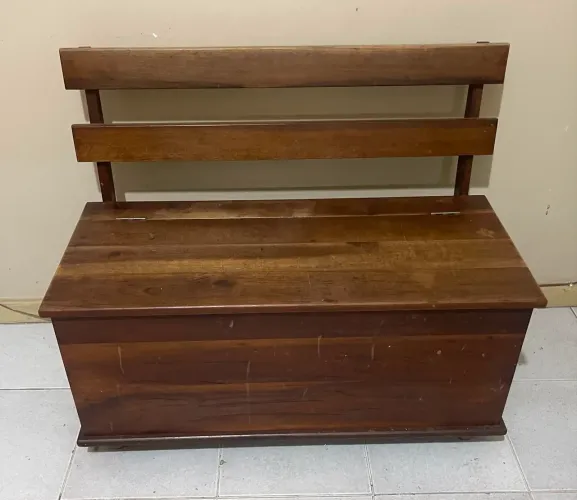 VENDO BANCO DE MADEIRA MACIÇA COM BAÚ (2 EM 1)