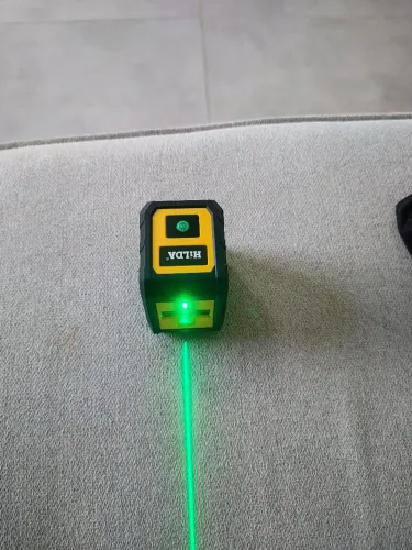 Nível laser 3D com tripé Hilda sem uso