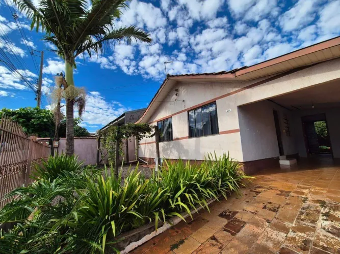 Casa Residencial 3 quartos à venda no Bairro FLORESTA em CASCAVEL por R$ 300.000,00