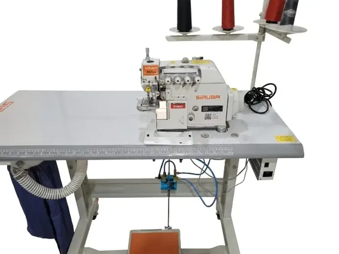 Maquina de Costura Overlock / Ponto Cadeia Cilíndrica Siruba com corte de linha