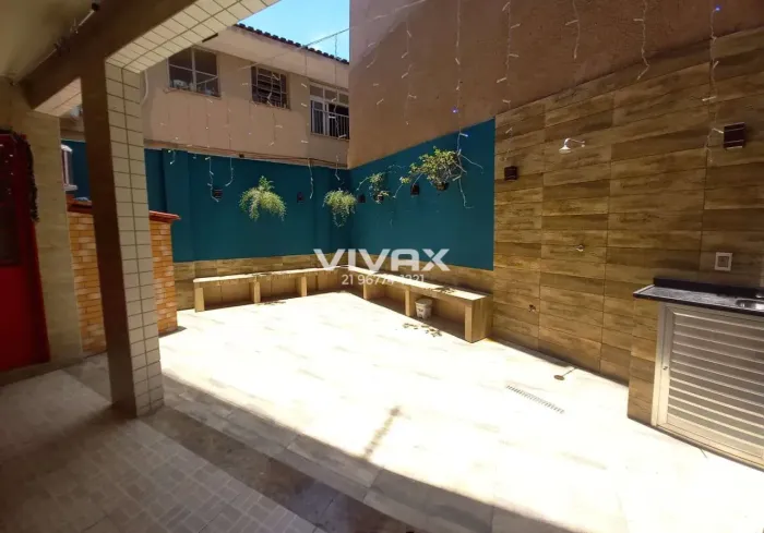 Piedade - Rua Adalgisa - Ampla Casa 4 Pavimentos 1 Suíte 4 Quartos Terraço e Churrasqueira