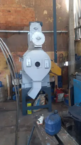 Maquina peletizadora para fabricação de ração animal. Industrial e comércio 1500 kg /hora.