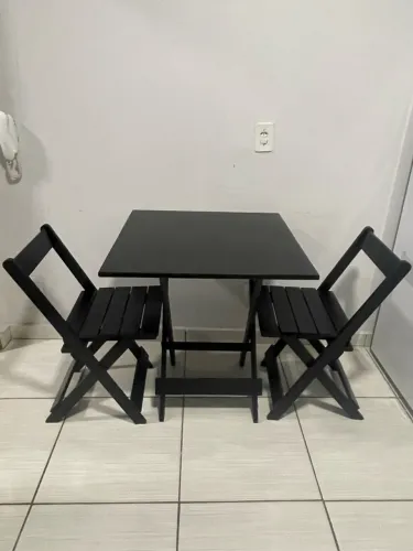 Mesa e cadeiras dobráveis