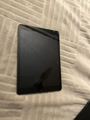 iPad 9a geração 64gb tela trincada