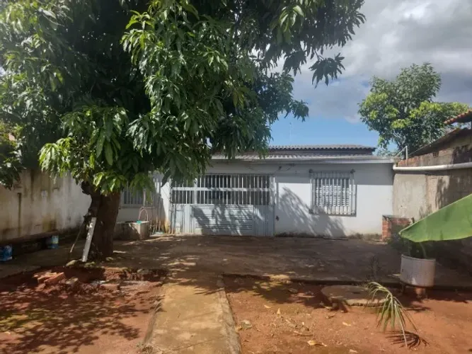 Casa 02 quartos, sozinha no Lote, Goianira. Escriturada! 