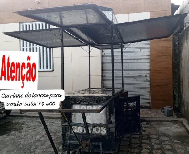 Carrinho de lanches vem com rodas