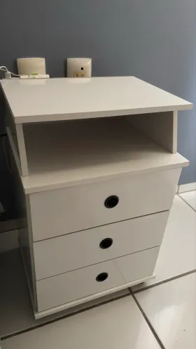 Mesa cabeceira / criado mudo