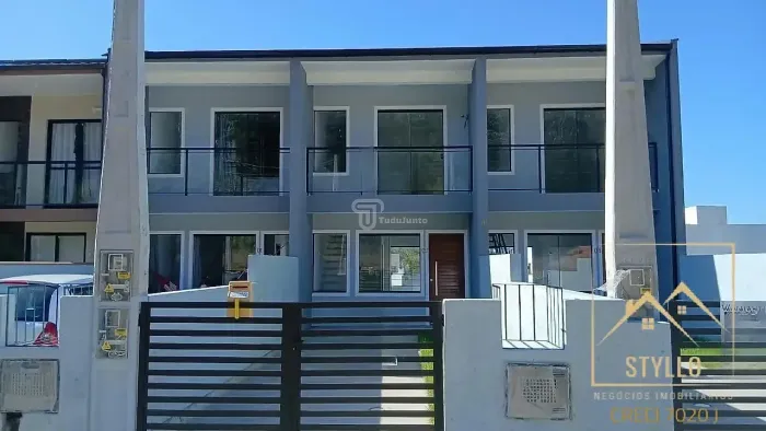 Excelente Sobrado localizado Loteamento Bosque da Pedra São José SC