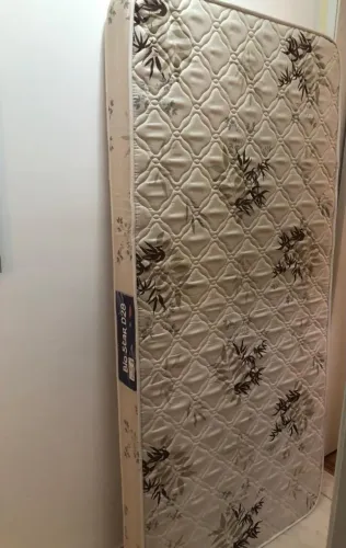 Vendo Colchão de solteiro semi novo D28