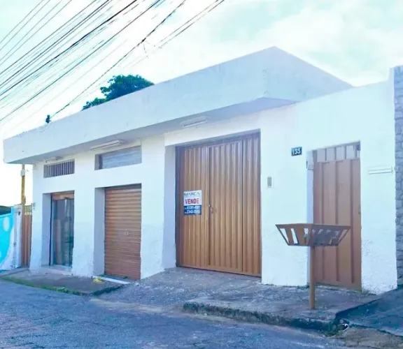 IMÓVEL - 3 CASAS, 2 LOJAS E 1 EDÍCULA. EXCELENTE OPORTUNIDADE PARA MORAR OU INVESTIR