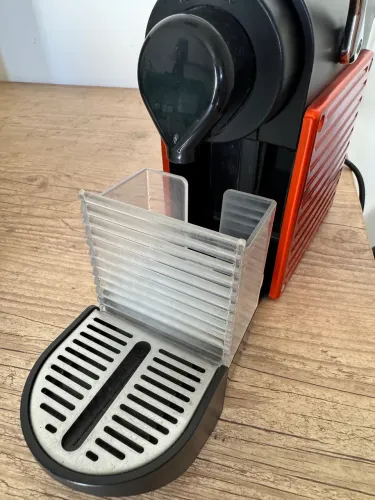 Cafeteira Nespresso Pixie 